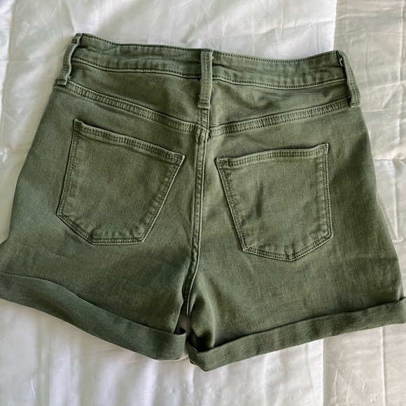 Universal Threads shorts - Picture 2 of 3